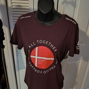 Vero Moda Burgundy Graphic Women's Top